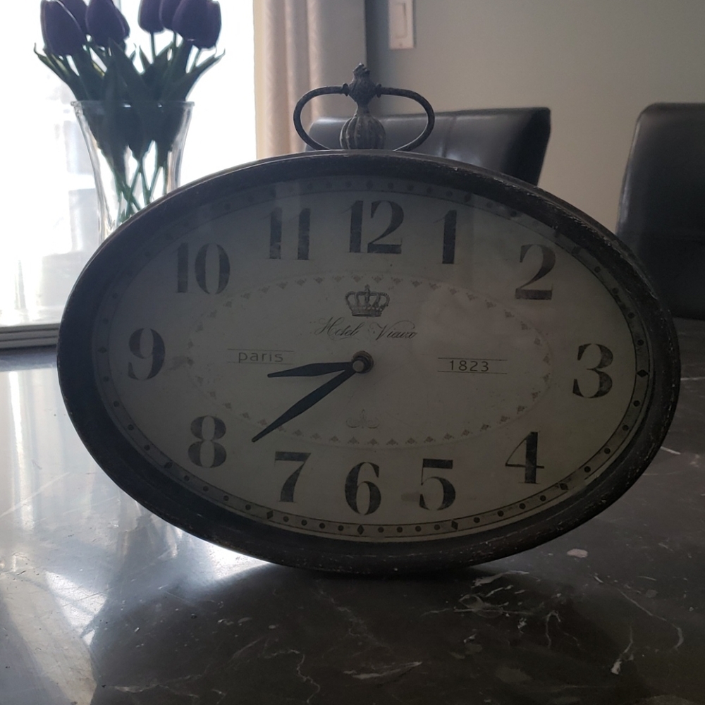 **Price is Frim** Wall clock